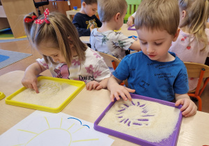 Małe smyki z grupy X w świecie przyrodniczej sensoryki – projekt edukacyjny cz. III .... WIOSNA