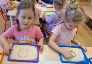 Małe smyki z grupy X w świecie przyrodniczej sensoryki – projekt edukacyjny cz. III .... WIOSNA
