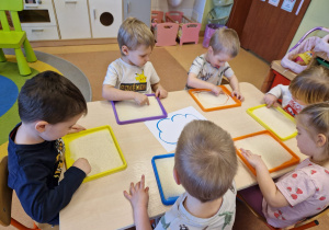 Małe smyki z grupy X w świecie przyrodniczej sensoryki – projekt edukacyjny cz. III .... WIOSNA