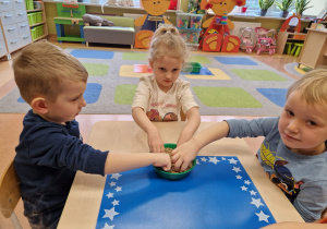 Małe smyki z grupy X w świecie przyrodniczej sensoryki – projekt edukacyjny cz. III .... WIOSNA
