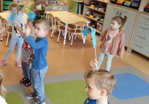 Małe smyki z grupy X w świecie przyrodniczej sensoryki – projekt edukacyjny cz. III .... WIOSNA