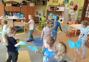 Małe smyki z grupy X w świecie przyrodniczej sensoryki – projekt edukacyjny cz. III .... WIOSNA