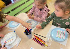 Wiosenne eksperymenty w grupie III – Kolorowa Zabawa!