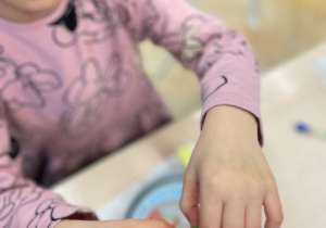 Wiosenne eksperymenty w grupie III – Kolorowa Zabawa!