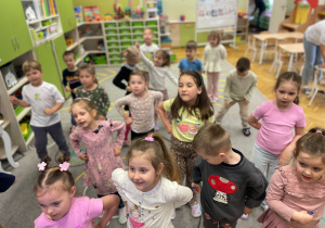 Wiosenne eksperymenty w grupie III – Kolorowa Zabawa!