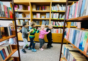 Pierwsza wizyta w bibliotece- gr. XI i XII