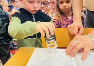 Pierwsza wizyta w bibliotece- gr. XI i XII