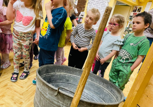 Święta Narodowe i wizyta w przedszkolnym Muzeum- gr.XI