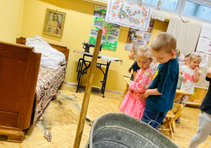 Święta Narodowe i wizyta w przedszkolnym Muzeum- gr.XI