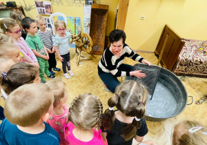 Święta Narodowe i wizyta w przedszkolnym Muzeum- gr.XI