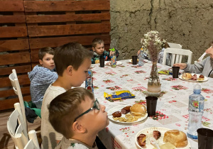 "Alpaki wspaniałe zwierzaki" - Wycieczka do Alpakarni grupa VII