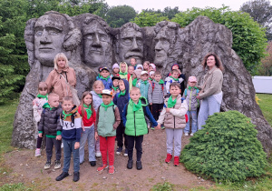 Wycieczka z okazji Dnia Dziecka do Parku Kreatywnej Zabawy "Deli Park" w Trzebawiu - grupa IX