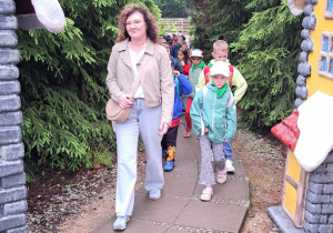 Wycieczka z okazji Dnia Dziecka do Parku Kreatywnej Zabawy "Deli Park" w Trzebawiu - grupa IX