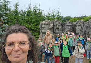 Wycieczka z okazji Dnia Dziecka do Parku Kreatywnej Zabawy "Deli Park" w Trzebawiu - grupa IX