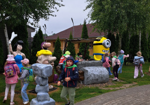 Wycieczka z okazji Dnia Dziecka do Parku Kreatywnej Zabawy "Deli Park" w Trzebawiu - grupa IX