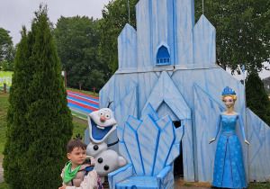Wycieczka z okazji Dnia Dziecka do Parku Kreatywnej Zabawy "Deli Park" w Trzebawiu - grupa IX