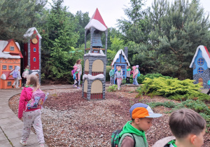 Wycieczka z okazji Dnia Dziecka do Parku Kreatywnej Zabawy "Deli Park" w Trzebawiu - grupa IX