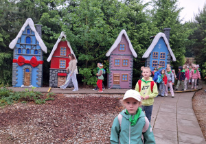 Wycieczka z okazji Dnia Dziecka do Parku Kreatywnej Zabawy "Deli Park" w Trzebawiu - grupa IX