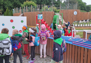 Wycieczka z okazji Dnia Dziecka do Parku Kreatywnej Zabawy "Deli Park" w Trzebawiu - grupa IX