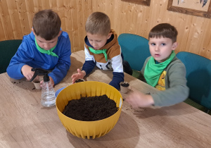 Wycieczka z okazji Dnia Dziecka do Parku Kreatywnej Zabawy "Deli Park" w Trzebawiu - grupa IX