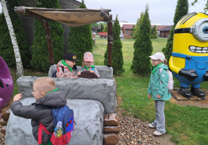Wycieczka z okazji Dnia Dziecka do Parku Kreatywnej Zabawy "Deli Park" w Trzebawiu - grupa IX