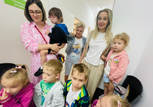 Poznajemy zawód farmaceuty - wycieczka do apteki w gr. XI