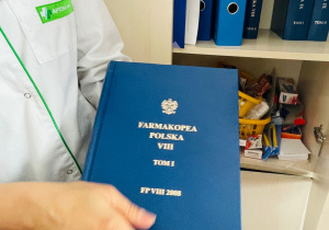 Poznajemy zawód farmaceuty - wycieczka do apteki w gr. XI