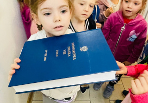 Poznajemy zawód farmaceuty - wycieczka do apteki w gr. XI