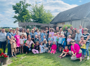 „Trzymamy się razem! "- rodzinna wyprawa do Alpakarni – grupa VI
