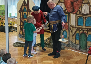 Spotkania z Kulturką - Czy w koronie jest do twarzy?