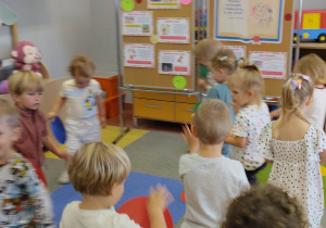 "Ja i ... Kropka" - Dzień Kropki w grupie IX