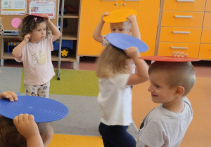 "Ja i ... Kropka" - Dzień Kropki w grupie IX