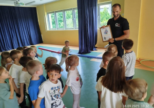 „Ruch to zdrowie – każdy przedszkolak to powie” – zajęcia sportowe w gr. XI i XII