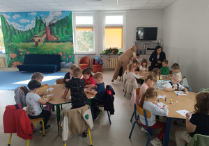 Wizyta gr. XI i XII w SP nr 9 im. Bohaterów Westerplatte w Koninie połączona z Międzynarodowym Dniem Kropki