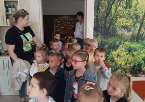Wizyta gr. XI i XII w SP nr 9 im. Bohaterów Westerplatte w Koninie połączona z Międzynarodowym Dniem Kropki