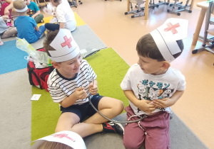 Poznajemy zawód pielęgniarki, czyli spotkanie z mamusią Antosi w gr. XII w ramach preorientacji zawodowej
