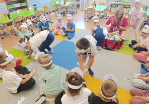 Poznajemy zawód pielęgniarki, czyli spotkanie z mamusią Antosi w gr. XII w ramach preorientacji zawodowej