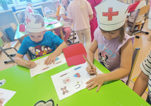 Poznajemy zawód pielęgniarki, czyli spotkanie z mamusią Antosi w gr. XII w ramach preorientacji zawodowej