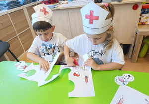 Poznajemy zawód pielęgniarki, czyli spotkanie z mamusią Antosi w gr. XII w ramach preorientacji zawodowej