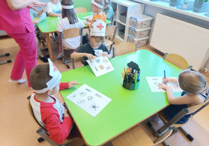 Poznajemy zawód pielęgniarki, czyli spotkanie z mamusią Antosi w gr. XII w ramach preorientacji zawodowej