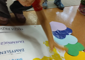 „Tęcza Przyjaźni i Kolorowe Emocje w Dniu Chłopaka” - zajęcia w grupie X w ramach Tygodnia Budowania Relacji