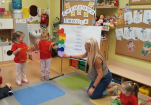 „Tęcza Przyjaźni i Kolorowe Emocje w Dniu Chłopaka” - zajęcia w grupie X w ramach Tygodnia Budowania Relacji