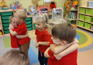 „Tęcza Przyjaźni i Kolorowe Emocje w Dniu Chłopaka” - zajęcia w grupie X w ramach Tygodnia Budowania Relacji