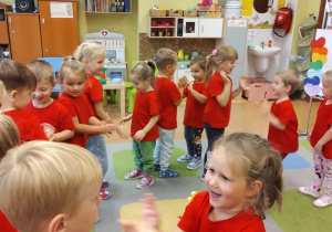 „Tęcza Przyjaźni i Kolorowe Emocje w Dniu Chłopaka” - zajęcia w grupie X w ramach Tygodnia Budowania Relacji