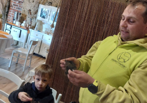 Gr. V Świętuje Dzień Chłopca w „Wiejskim podwórku Alpaki i inne zwierzaki” w ramach Tygodnia Budowania Relacji