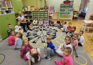 „Kijki w małych rączkach” – Starszaki na start – gr. IV