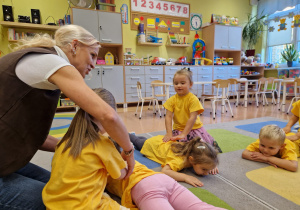 ŚWIATOWY DZIEŃ UŚMIECHU w Tygodniu Budowania Relacji – grupa X