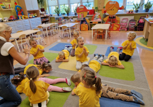ŚWIATOWY DZIEŃ UŚMIECHU w Tygodniu Budowania Relacji – grupa X