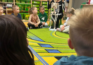 "Wesoły Kostek"- spotkanie z rehabilitantką gr.VI