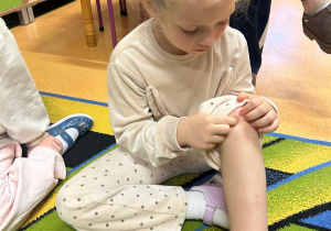 "Wesoły Kostek"- spotkanie z rehabilitantką gr.VI